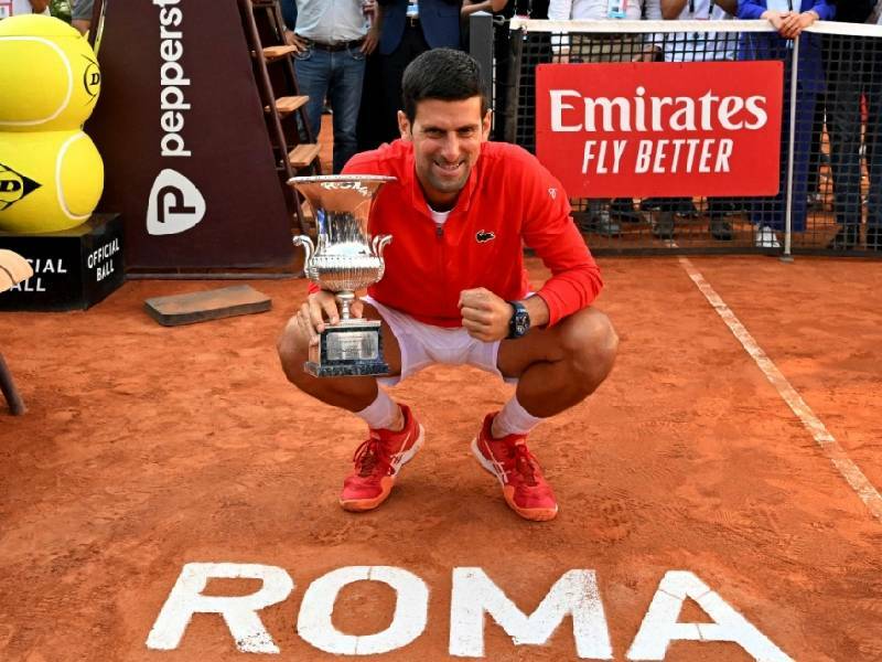 Djokovic vence a Tsitsipas en Roma y alza su primer título de 2022