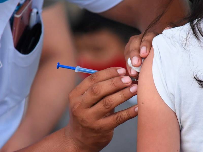 Inicia en Cancún vacunación de COVID-19 para menores de 12 a 14 años