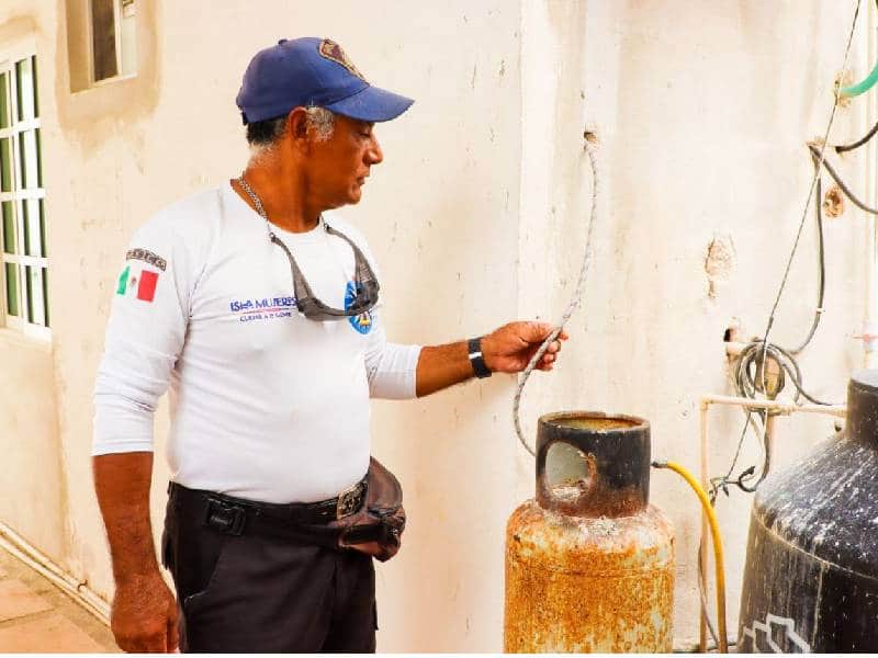 Continúa Protección Civil visitas domiciliarias para revisión de tanques de gas en Isla Mujeres