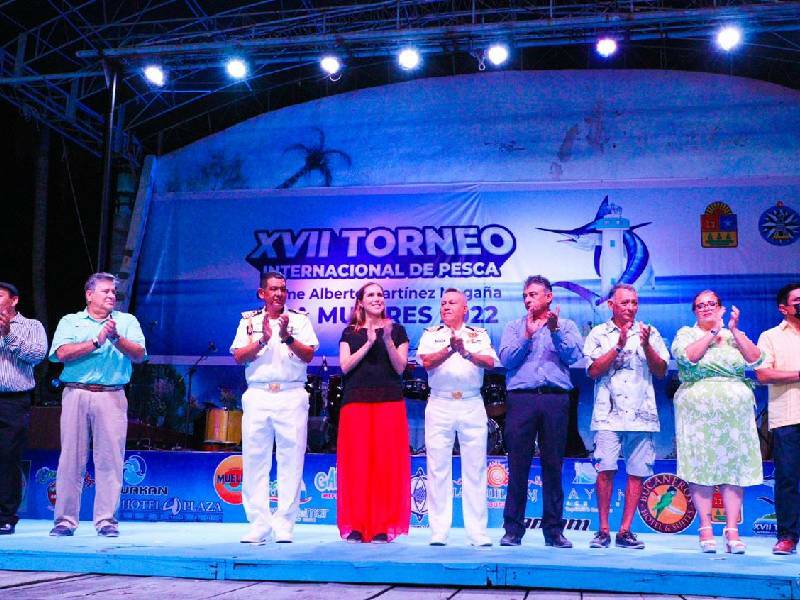 Con 94 embarcaciones se realiza el torneo de pesca ÔÇ£Cosme Alberto Martínez MagañaÔÇØ