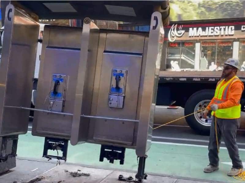 ¡Se fueron!, Nueva York desconecta su última cabina pública de teléfono