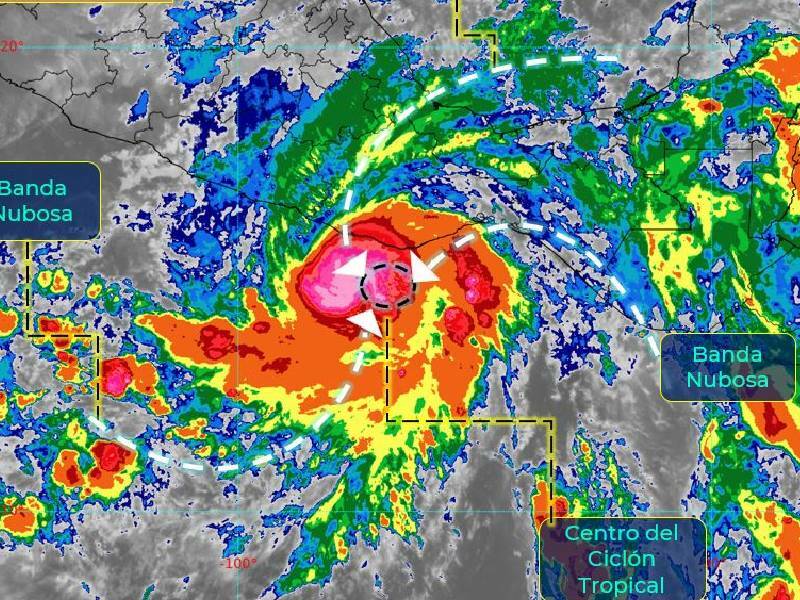 Peligroso huracán Agatha tocaría tierra esta tarde en Oaxaca