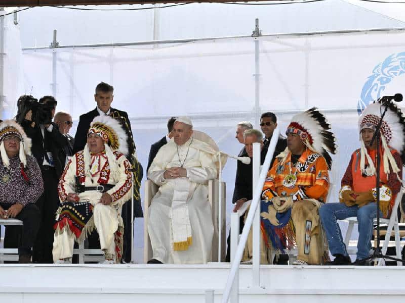 El Papa pide perdón por el «mal» causado a indígenas en Canadá
