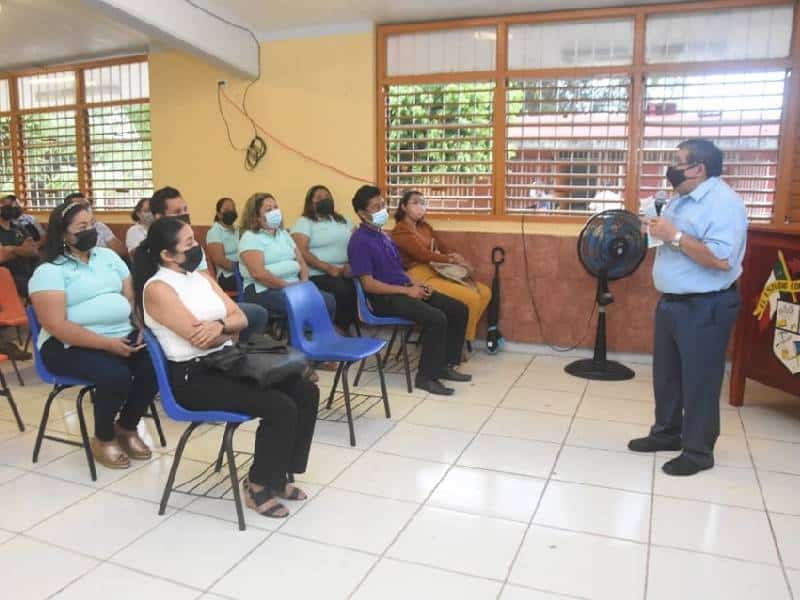 Docentes de Carrillo Puerto participan en jornada de concientización para mejora educativa