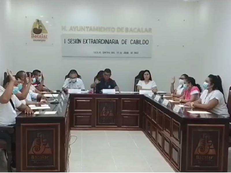 Cabildo de Bacalar retira facultades a Síndico Municipal; ella alega "violencia de género"
