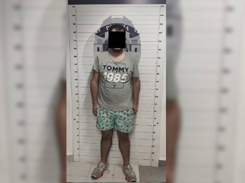 Sujeto es detenido por ofrecer servicios sexuales en la Av. Tulum