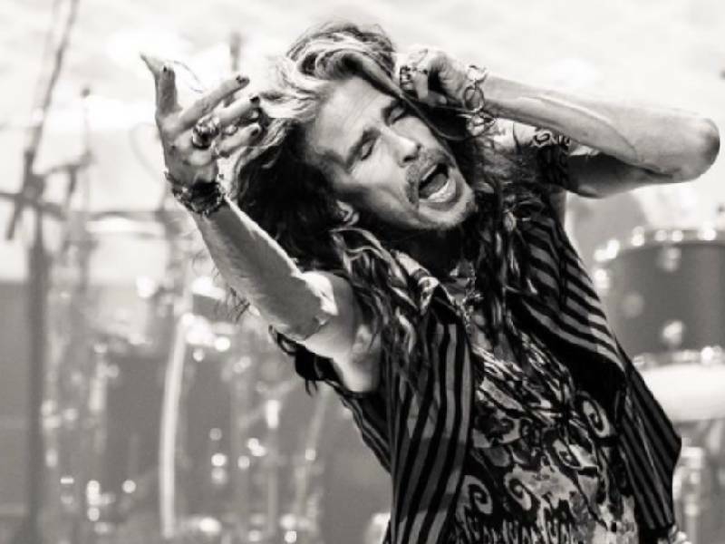 Steven Tyler de Aerosmith sale de rehabilitación