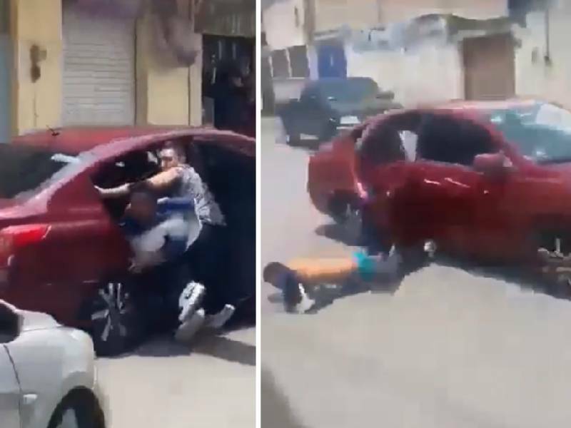 Video: ¡Ayudaaa! Se arroja de auto en movimiento para evitar secuestro