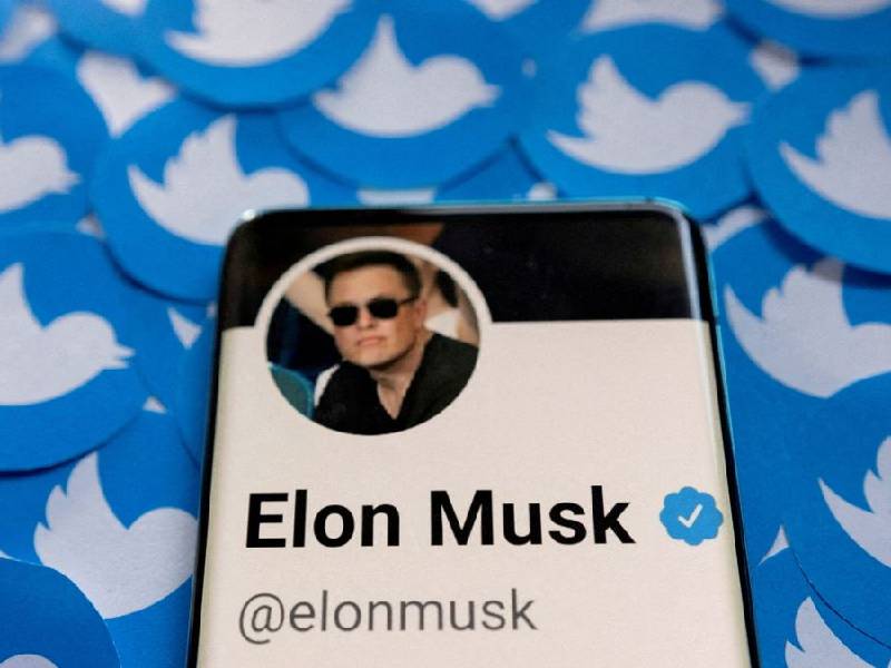 Elon Musk ‘descalabra’ a Twitter en Bolsa