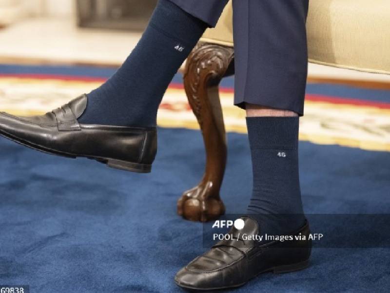 ¿Por qué Biden usó calcetines con el número 46 en su encuentro con AMLO?