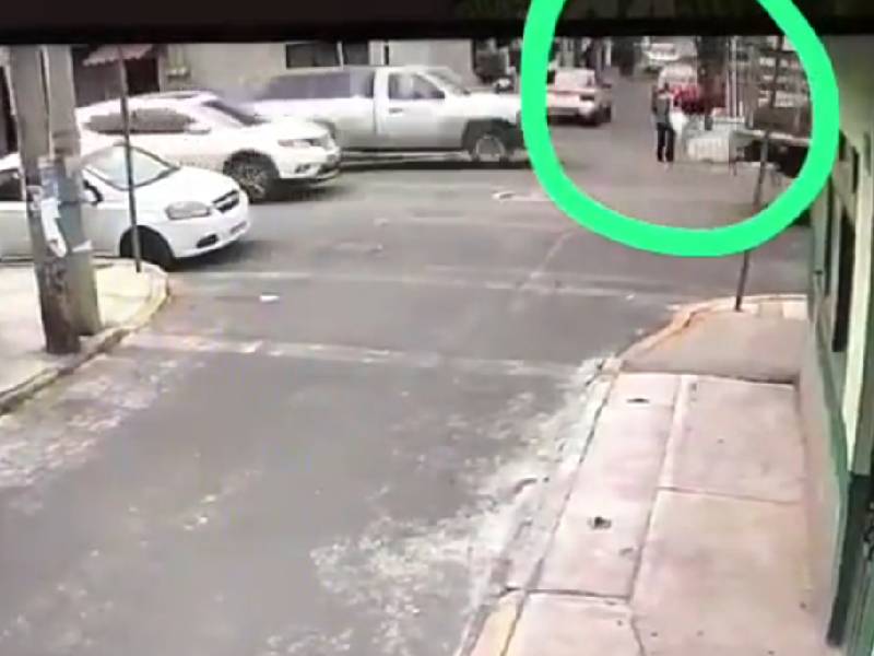 Video: Atropellan a mujer y aseguradora ni conductor se quieren hacer cargo