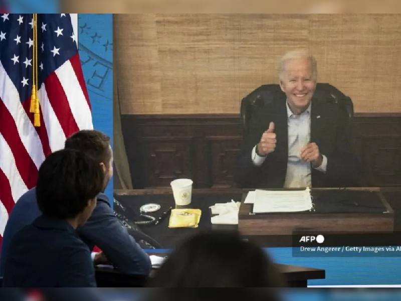 “Sigue mejorando” Joe Biden completa su segundo día con “Paxlovid”