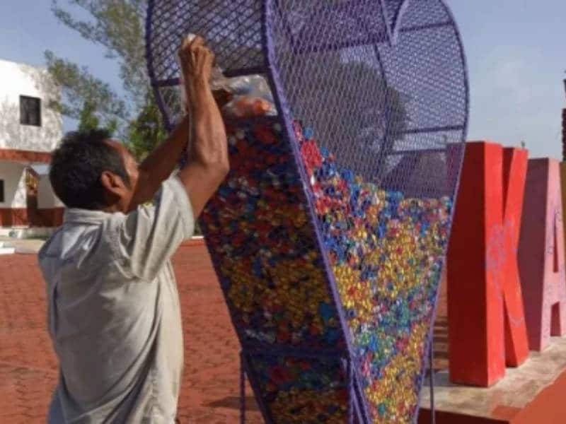 Pepenador mudo apoya con su trabajo recuperación de niños con cáncer en Lázaro Cárdenas