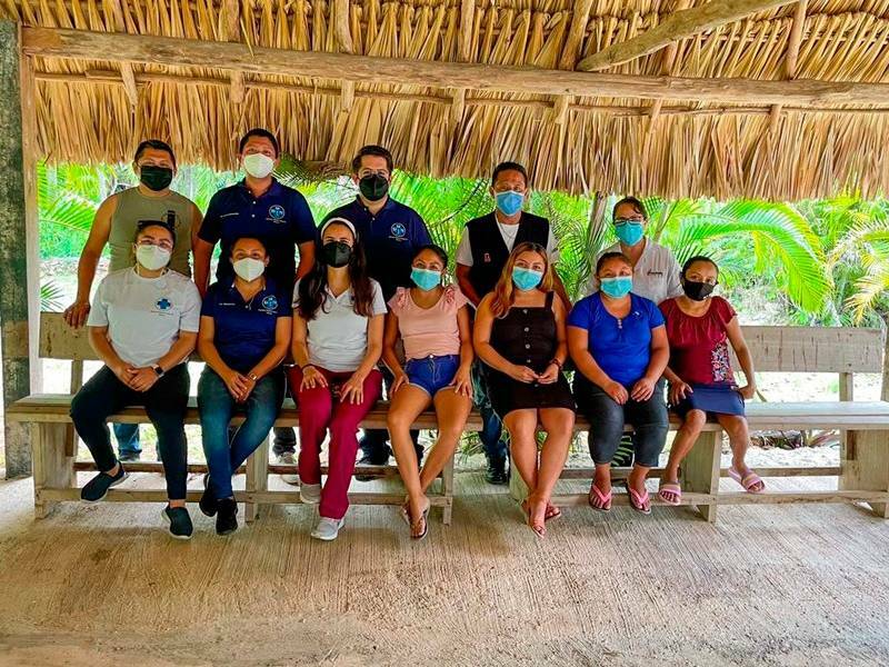 Autoridad comunitaria de Carrillo Puerto reconoce aportación de fundación médica extranjera