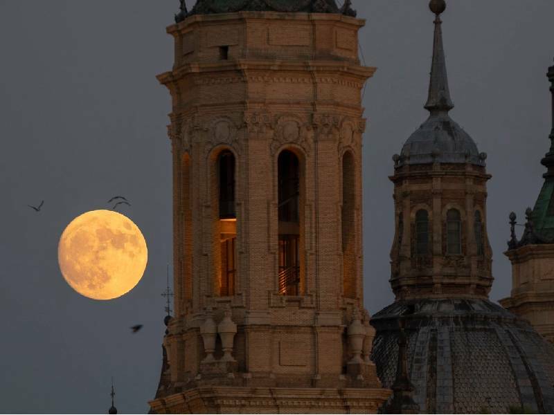 Así se vivió la Superluna del Ciervo en el mundo