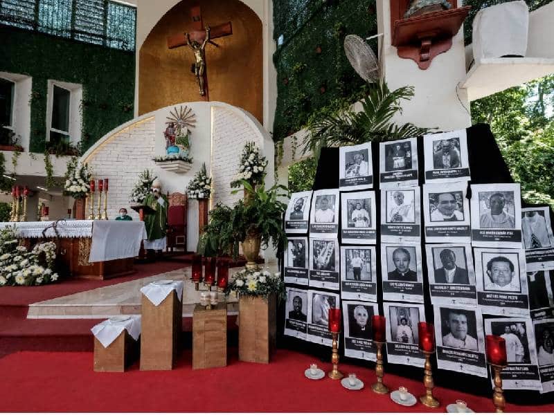 Misa en Catedral de Cancún en memoria de religiosos asesinados en México