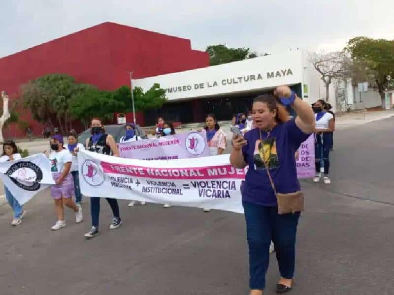 Se manifiestan contra violencia vicaria en Chetumal
