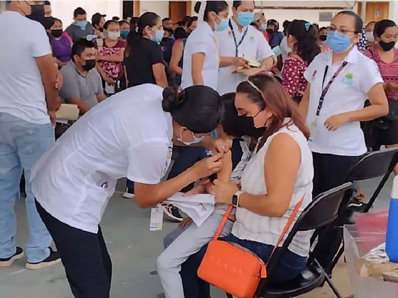 Inicia vacunación de menores en Felipe Carrillo Puerto