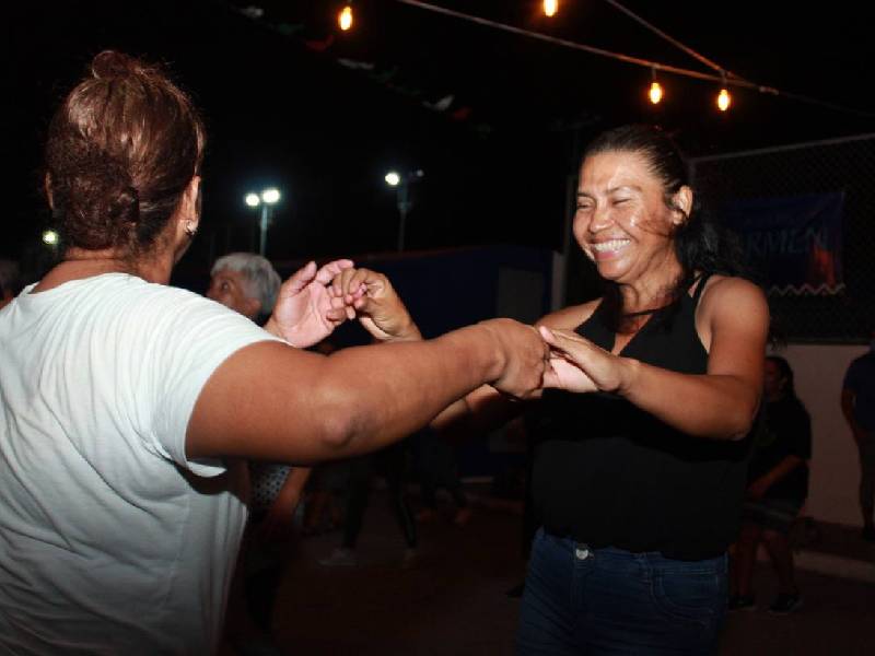 Suena el ritmo de la salsa en unidad deportiva de Playa del Carmen