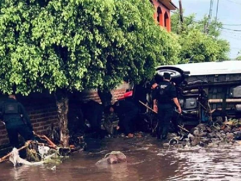 Tromba deja una persona fallecida y daños materiales en Villamar, Michoacán
