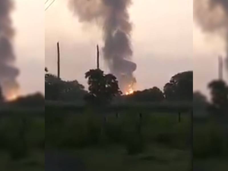 VIDEO_ Se registra incendio en un ducto en Chacaltianguis, Veracruz