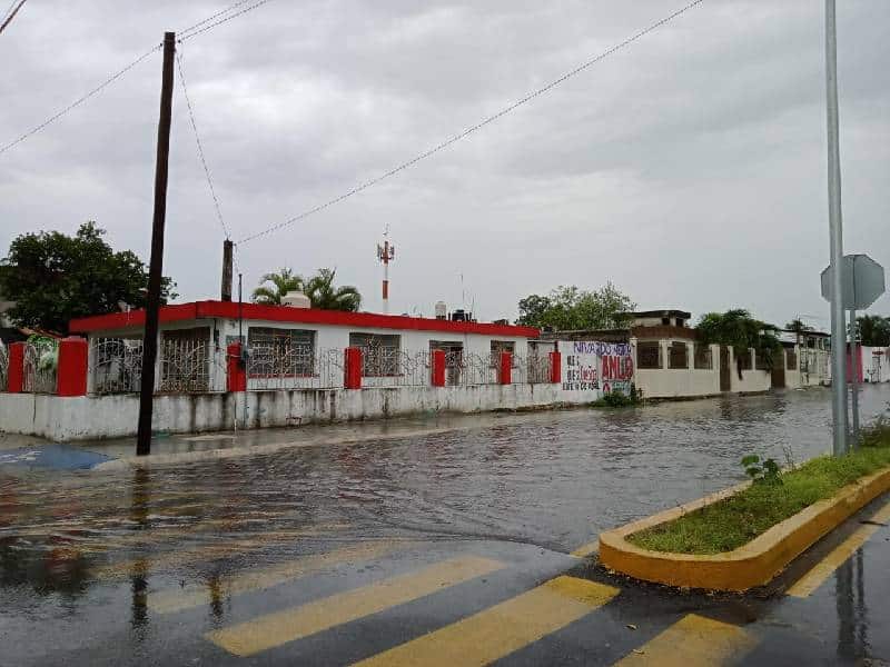 Agudizan lluvias problemas de baches en Chetumal