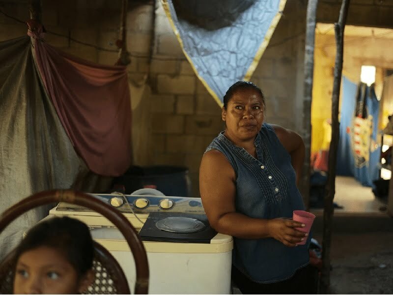 Huyen de la violencia en Guatemala para vivir en la precariedad