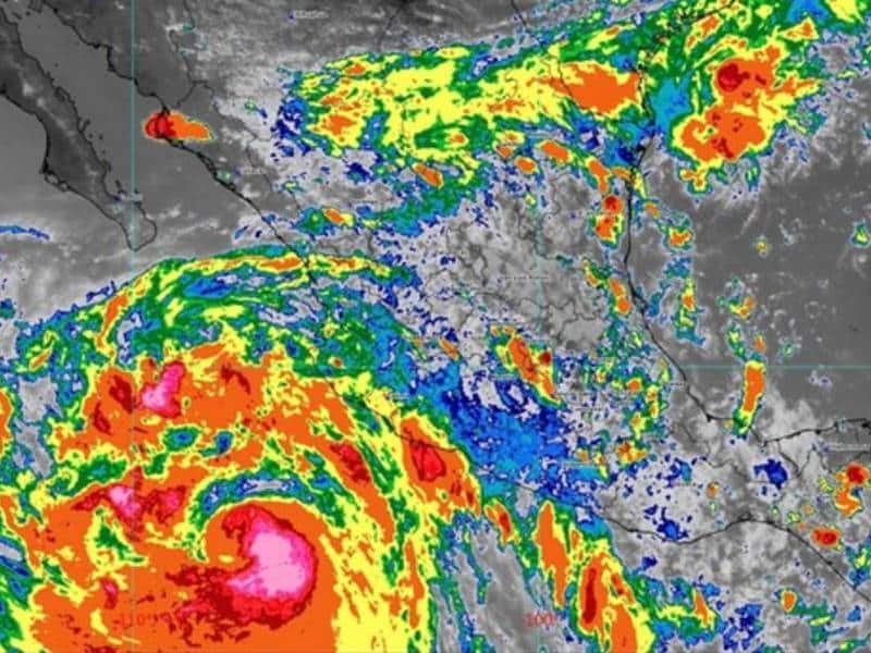 Kay se intensifica a huracán categoría 1