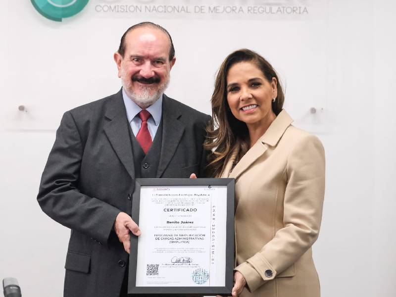 Recibe Mara Lezama certificado simplifica por trabajo en Benito Juárez