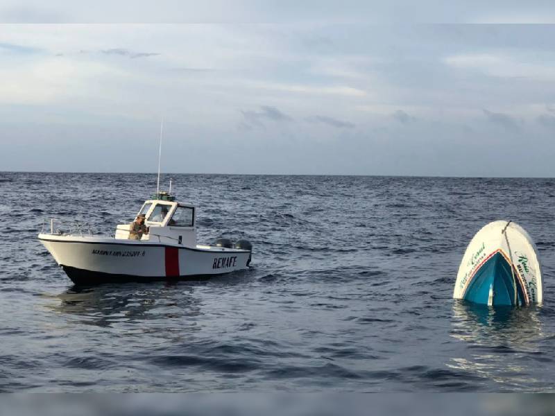 Rescatan a cuatro personas tras hundimiento de embarcación en QR