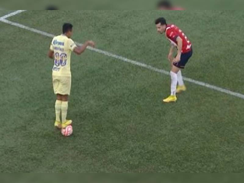 Video. La jugada del «Mozumbito» que hizo «enfurecer» a Chivas en partido ante América
