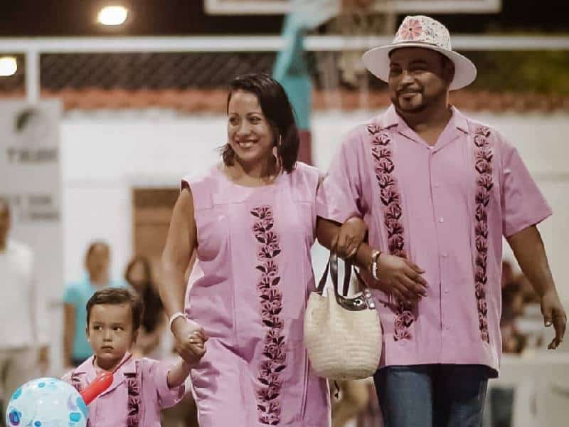 Hecho en Tulum: Turismo impulsa el arte de la joyería y costura maya