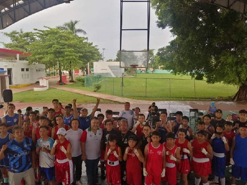 Cozumeleños dominnan el I torneo de box "El golpe de oro"