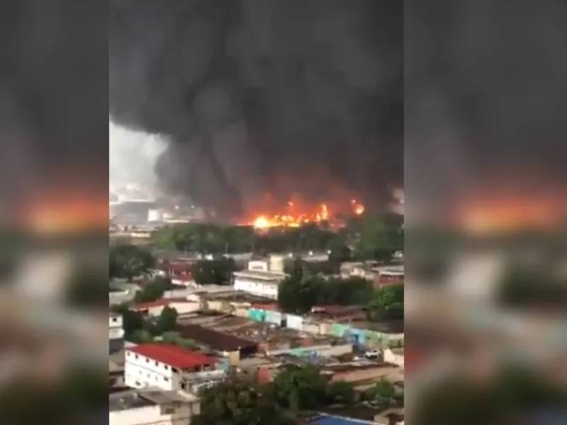 VIDEO_ Un rayo ocasiona explosión e incendio en refinería de Venezuela