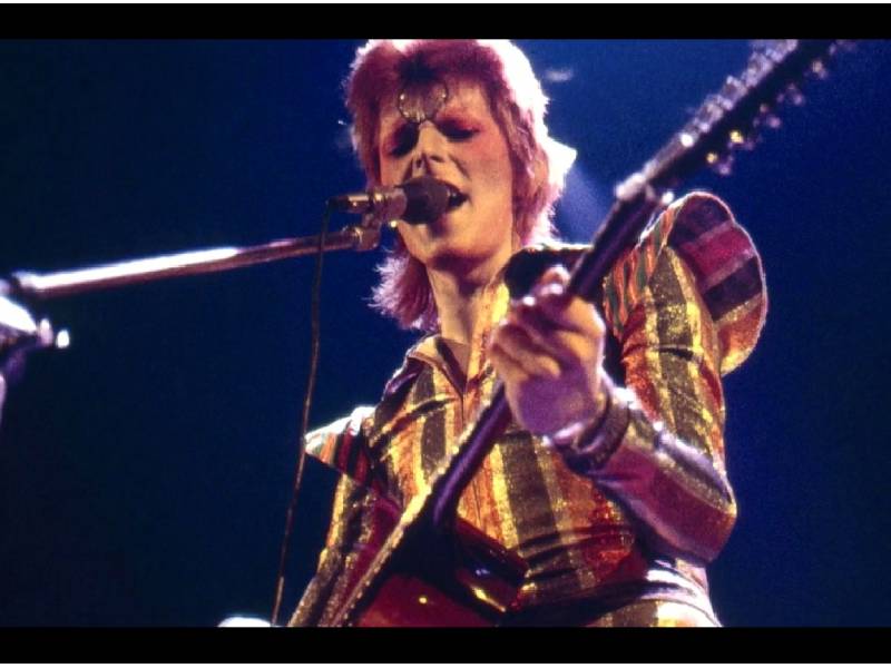 En el manuscrito se ven los cambios hechos por Bowie, así como los ortográficos corregidos por él.