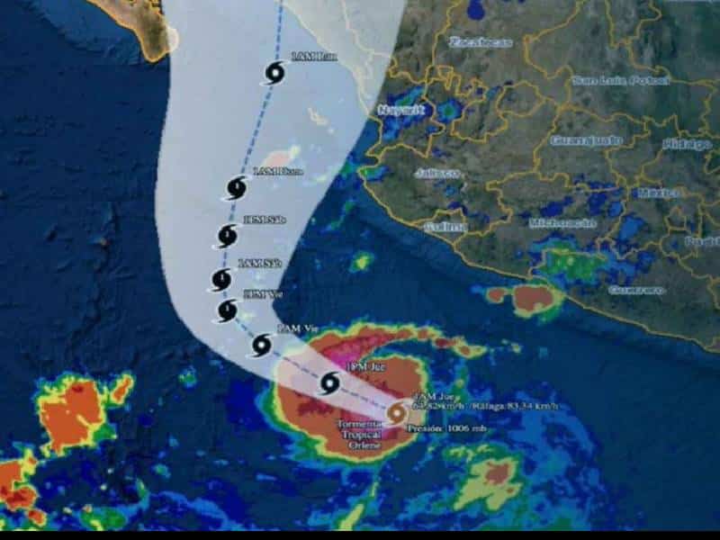 La tormenta tropical Orelene se ubica a 465 kilómetros al sur de Manzanillo, Colima y a 600 kilómetros al sur-sureste de Cabo Corrientes, Jalisco.