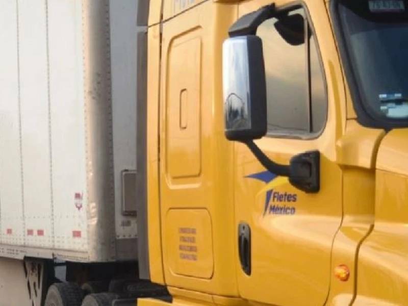 Vuelca camión que transportaba más de 100 migrantes en Veracruz