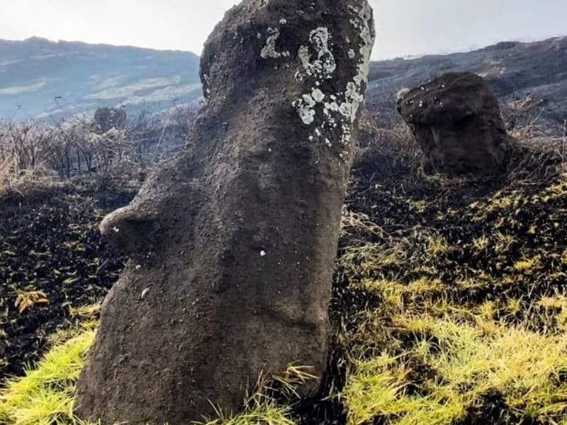 Incendio causa daño “irreparable” a estatuas moái en la Isla de Pascua