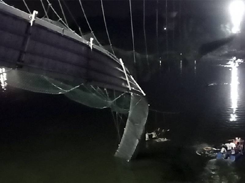 VIDEO: Colapso de puente en India deja al menos 75 muertos