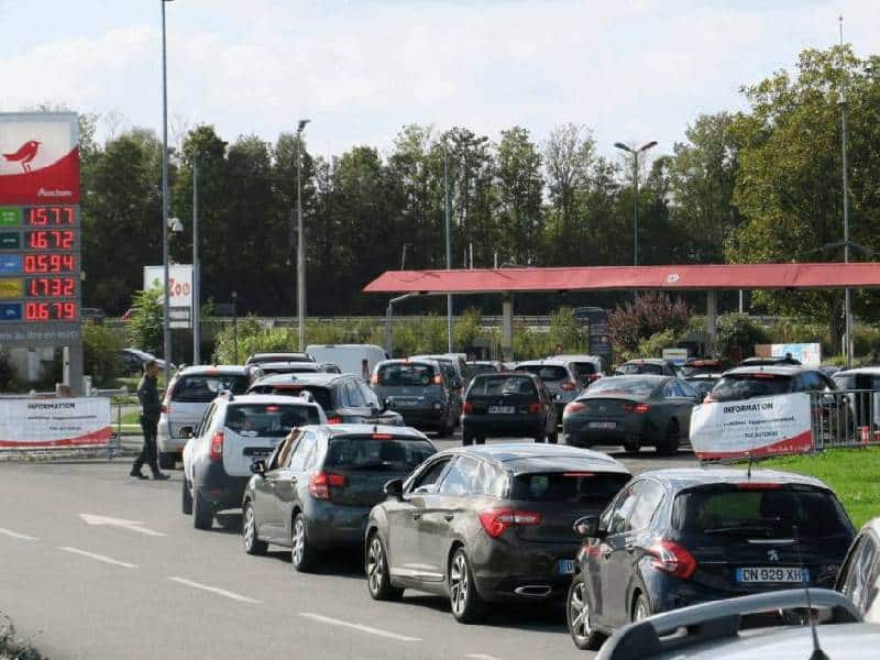 Se agudiza crisis de combustible en Francia
