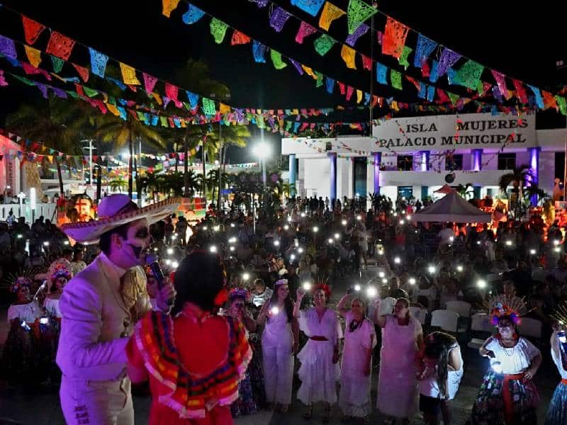 Atenea Gómez encabeza la gran "Noche de Altares" en Isla Mujeres