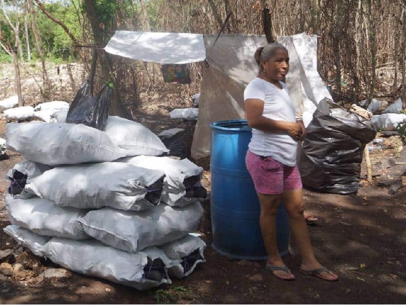 Hanal Pixán, esperanza de carboneros de Lázaro Cárdenas para repuntar su economía