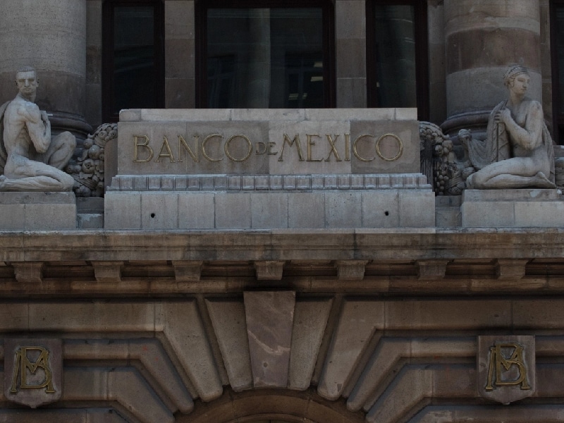 Mientras el Gobierno federal espera un crecimiento puntual de 3% en la economía mexicana, la más reciente encuesta de Banxico a especialistas del sector privado anticipa una expansión de 1.2%