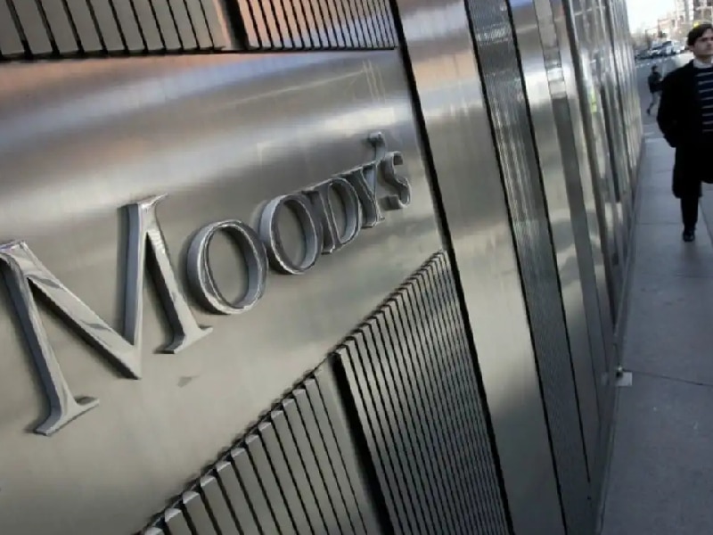 Moody’s Analytics indicó que el peso se ha mantenido relativamente estable