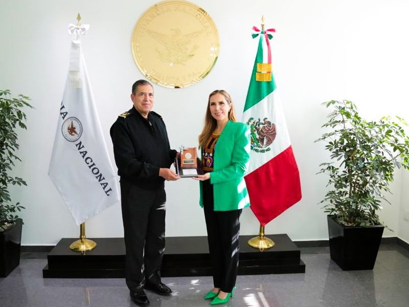 Atenea Gómez se reúne con el comandante de la guardia nacional