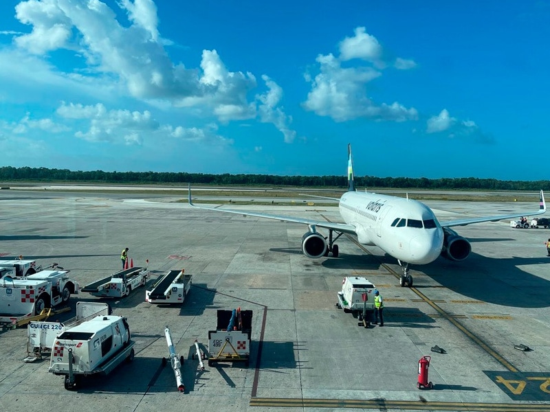 Jornada sabatina en el aeropuerto de Cancún con 623 operaciones
