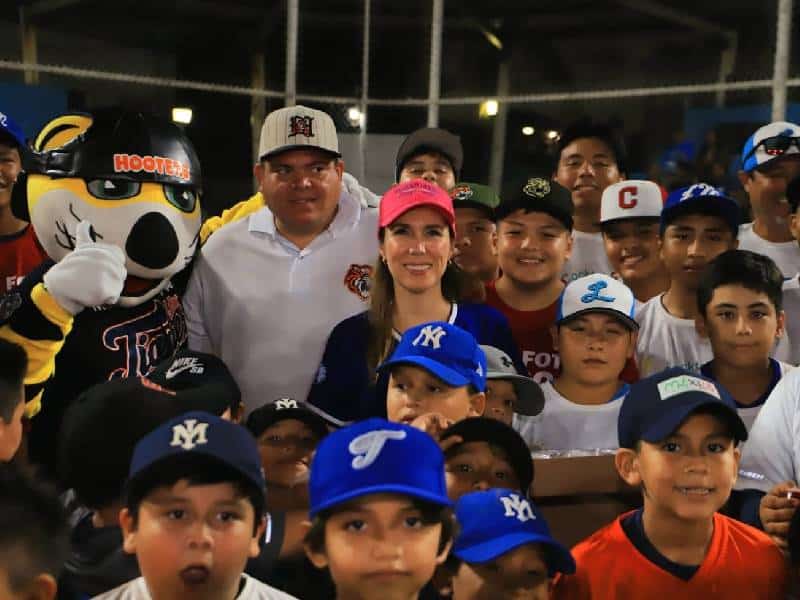 Atenea Gómez inaugura la Liga Municipal de Béisbol Infantil y Juvenil Andrés “La Huevita” García