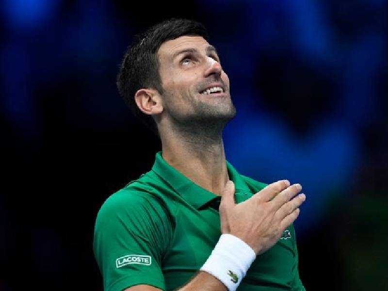 Djokovic ,’Maestro’ del tenis por sexta vez, iguala a Federer