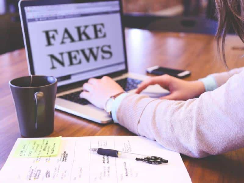 Usuario de Twitter condenado a 15 meses de cárcel por difundir “fake news”