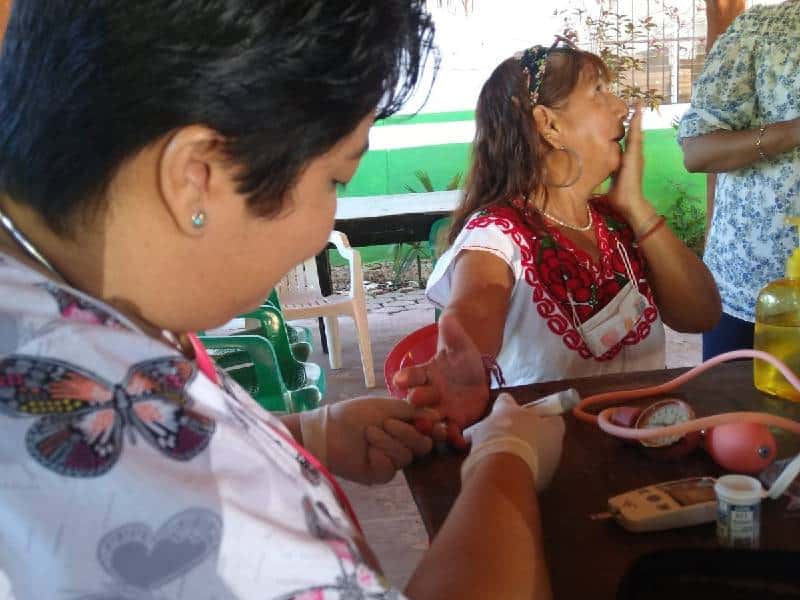 Realizan jornada de toma de glucosa en Puerto Morelos